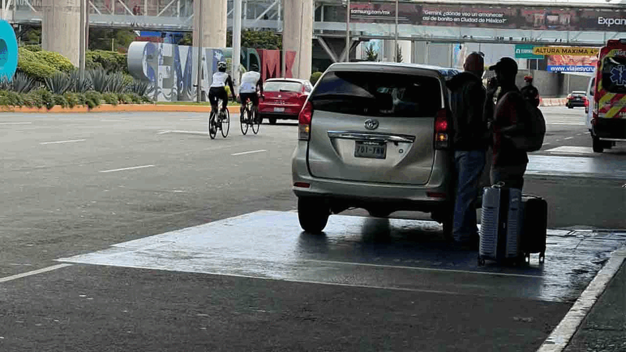Piden revisar la gestión de la Marina en los taxis en el AICM