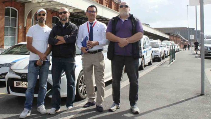 Taxistas de Bournemouth se movilizan ante cesión de su parada en la estación Taxistas de Bournemouth se movilizan ante cesión de su parada en la estación