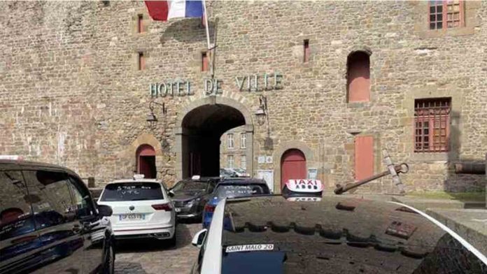 Violenta agresión a un taxista por conductores de VTC en Saint-Malo