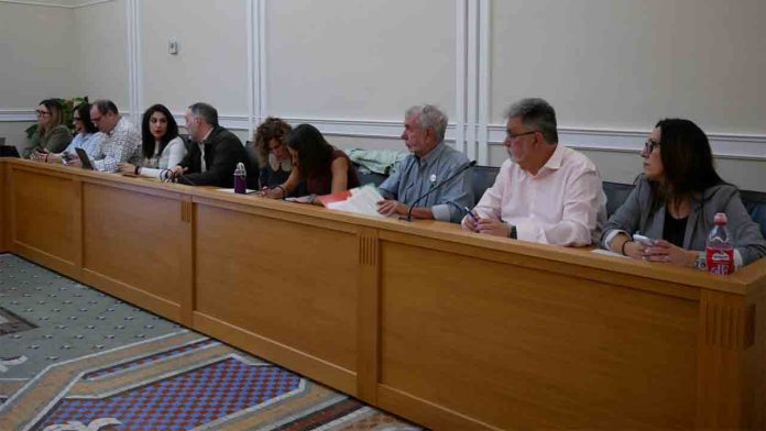 El Ayuntamiento de Crevillent aprueba la actualización de la ordenanza de taxis El Ayuntamiento de Crevillent aprueba la actualización de la ordenanza de taxis