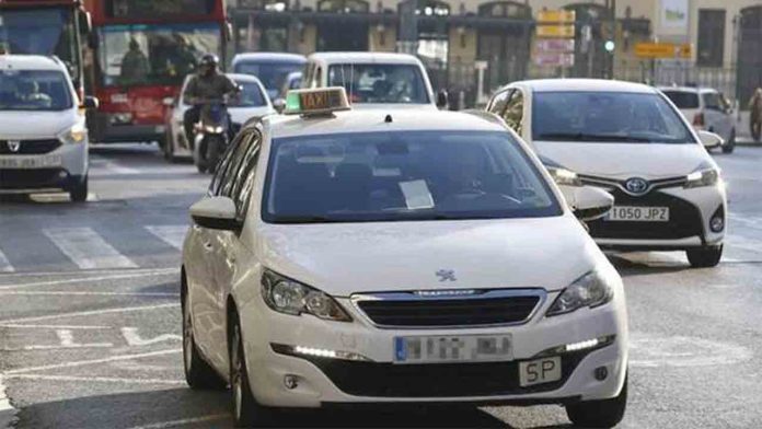 El taxi de València convoca paro y manifestación contra las VTC