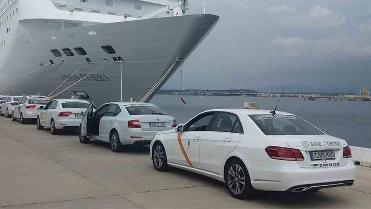 Encuentro entre el Ayuntamiento y el sector del taxi de Tarragona 1 Tarragona convoca exámenes para obtener la cartilla de taxista