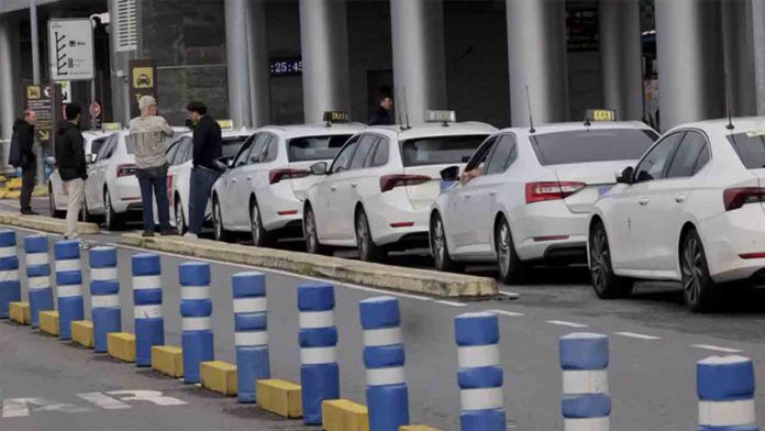 Cinco plazas para taxis coruñeses en el aeropuerto de Alvedro Cinco plazas para taxis coruñeses en el aeropuerto de Alvedro