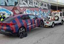 La Policía Municipal de Terrassa incauta un Uber con los colores del Barça La Policía Municipal de Terrassa incauta un Uber con los colores del Barça