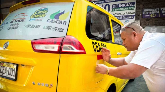 Cómo reconocer taxis seguros en Perú y minimizar riesgos en Navidad