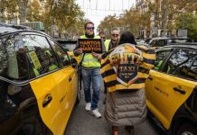 Élite Taxi denuncia ante la Generalitat a Uber y pide revocar sus autorizaciones