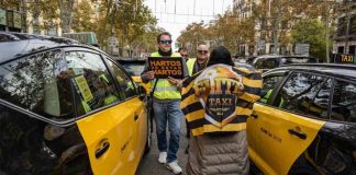 Élite Taxi denuncia ante la Generalitat a Uber y pide revocar sus autorizaciones
