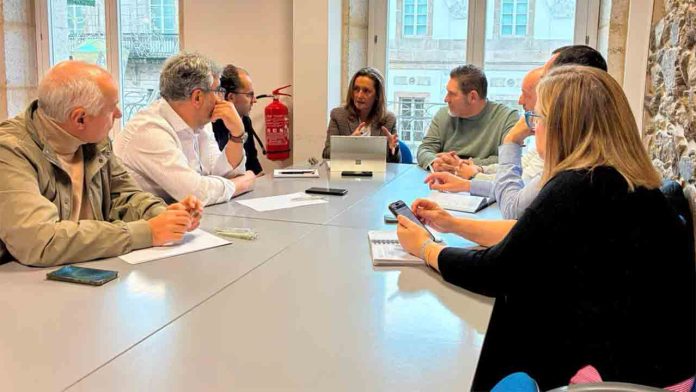 El Ayuntamiento de Vigo analiza la situación del taxi con el sector