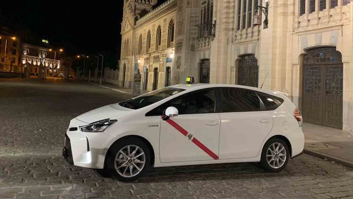 El taxi en Toledo alerta de una situación crítica por la expansión de los VTC