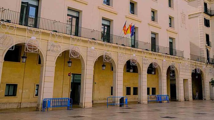 Piden cinco años de prisión por intento de asesinato a un taxista en Elda Piden cinco años de prisión por intento de asesinato a un taxista en Elda