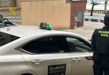 Investigado en Sanxenxo por causar daños a un taxi tras subirse al techo Investigado en Sanxenxo por causar daños a un taxi tras subirse al techo