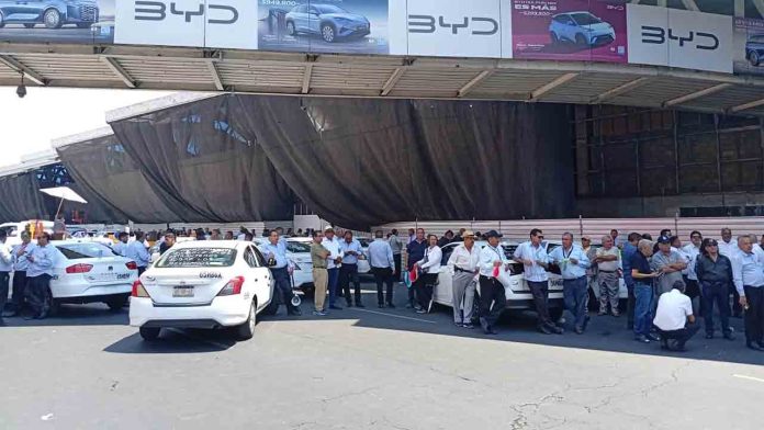 El aeropuerto de Ciudad de México refuerza controles contra Uber y DiDi