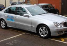 Caos en Dereham tras robar una mujer un taxi El robo de un taxi y la conducción peligrosa desatan el caos en Dereham