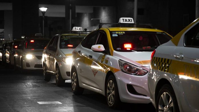 El taxi de Uruguay ve inevitable subir las tarifas tras el alza del combustible El taxi de Uruguay ve inevitable subir las tarifas tras el alza del combustible