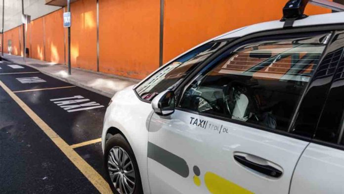 Expulsados de ATA cuatro taxistas en Andorra por colaborar con Uber
