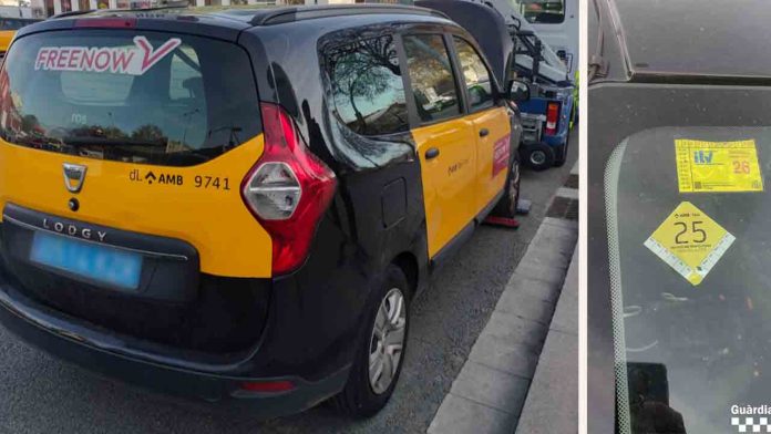 Inmovilizado un vehículo en Barcelona que simulaba ser un taxi