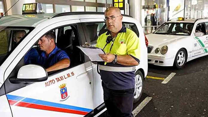 Polémica por la anulación de transfer de taxis en el Aeropuerto de Gran Canaria