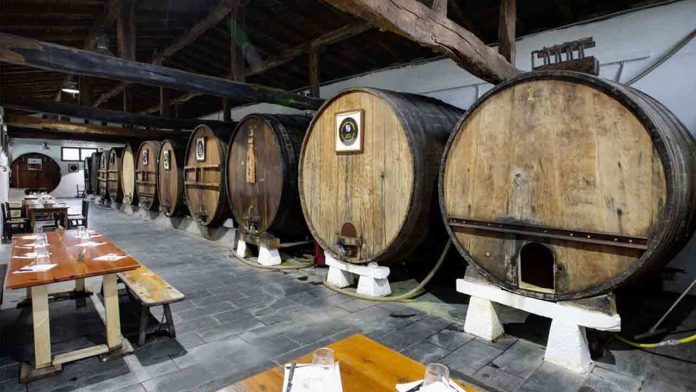 Radio Taxi Donosti refuerza el transporte hacia las sidrerías en el 'txotx'