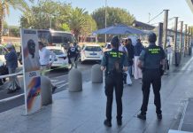 Alerta a los turistas en Ibiza: los taxis oficiales no le abordan en el aeropuerto Alerta a los turistas en Ibiza: los taxis oficiales no le abordan en el aeropuerto