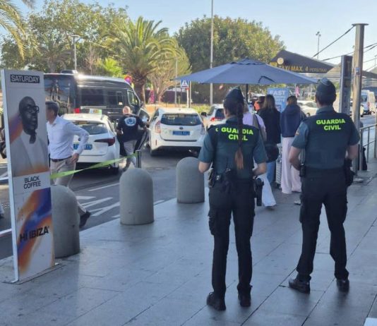 Alerta a los turistas en Ibiza: los taxis oficiales no le abordan en el aeropuerto Alerta a los turistas en Ibiza: los taxis oficiales no le abordan en el aeropuerto