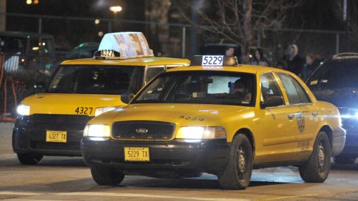 Chicago prepara una subida de tarifas del taxi entre críticas del sector