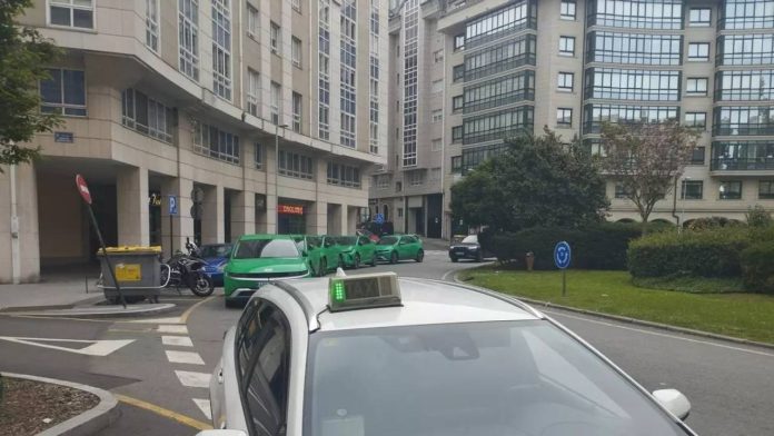 Crece la tensión en A Coruña por la presencia de VTC en paradas de taxi