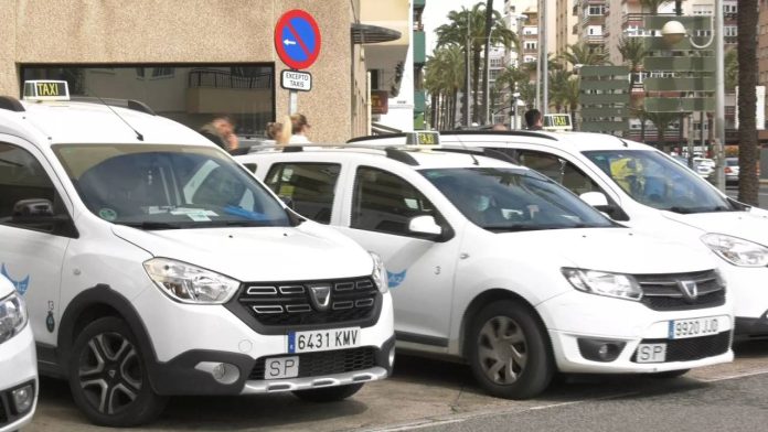 El taxi de Cádiz reclama actualizar las tarifas tras años de congeladas El taxi de Cádiz reclama actualizar las tarifas tras años de congeladas