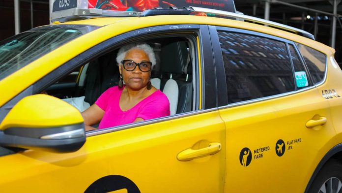 Las mujeres ganan presencia al volante de los taxis en Nueva York