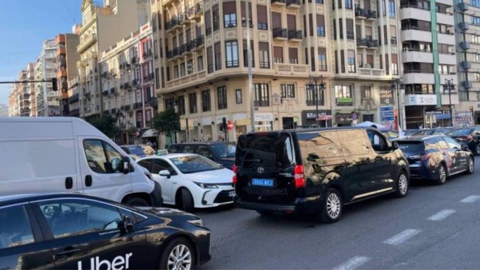 Compromís reclama regular las VTC para reducir la congestión en València
