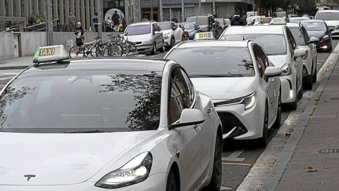 El Ayuntamiento de Vitoria activará el decreto del taxi si no hay acuerdo con el sector