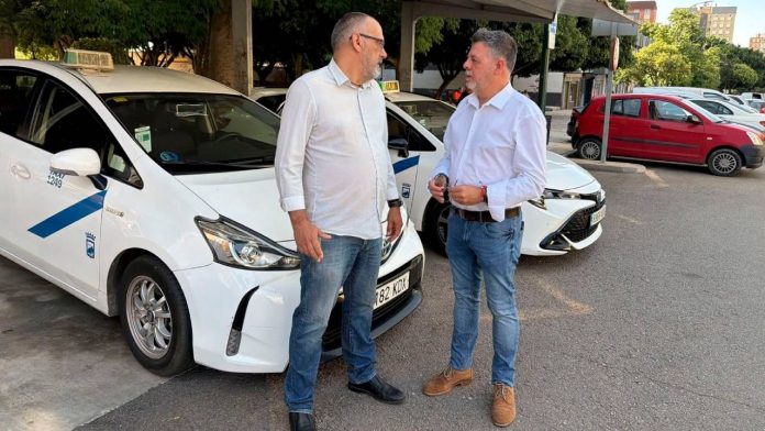 El taxi de Málaga exige cargadores rápidos en sus paradas para no quedarse atrás