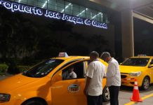 Los taxis del aeropuerto de Guayaquil operan de madrugada bajo toque de queda Los taxis del aeropuerto de Guayaquil operan de madrugada bajo toque de queda