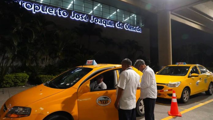 Los taxis del aeropuerto de Guayaquil operan de madrugada bajo toque de queda