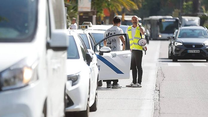Los taxistas de Málaga impugnan la ampliación de licencias ante la justicia