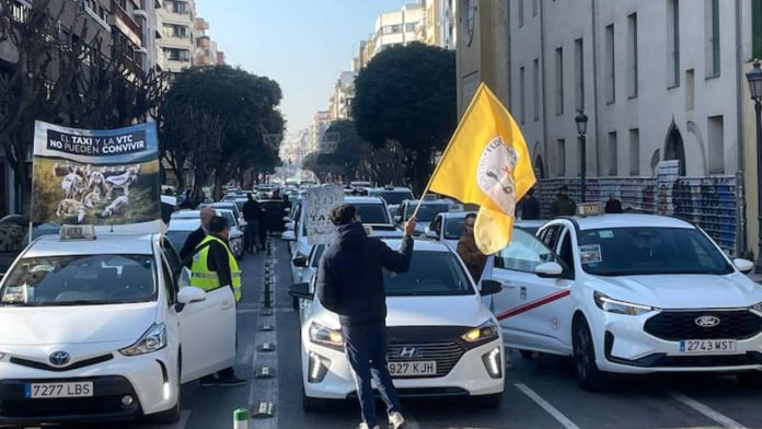 Los taxistas recurrirán el decreto que ampara a los VTC Los taxistas recurrirán el decreto que ampara a los VTC