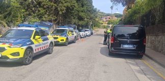 Mossos y policías locales intensifican controles a taxis y VTC en Lloret y Blanes Mossos y policías locales intensifican controles a taxis y VTC en Lloret y Blanes