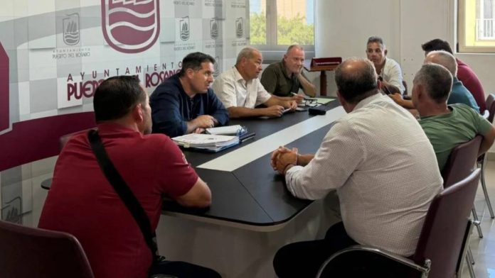 Puerto del Rosario abre el diálogo con el sector del taxi para mejorar el servicio