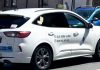 Un mensaje en los taxis de A Coruña contra Uber reaviva el conflicto en el sector Un mensaje en los taxis de A Coruña contra Uber reaviva el conflicto en el sector