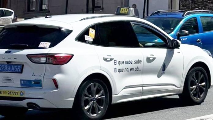 Un mensaje en los taxis de A Coruña contra Uber reaviva el conflicto en el sector