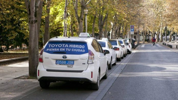 Vitoria activará en julio las guardias obligatorias para taxistas tras el bloqueo con el sector