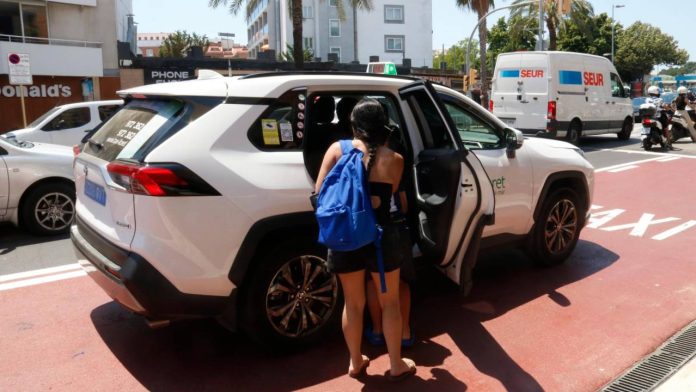 El taxi de Lloret lanza la campaña 'Taxi Segur' para apoyo nocturno a las mujeres El taxi de Lloret lanza la campaña 'Taxi Segur' para apoyo nocturno a las mujeres