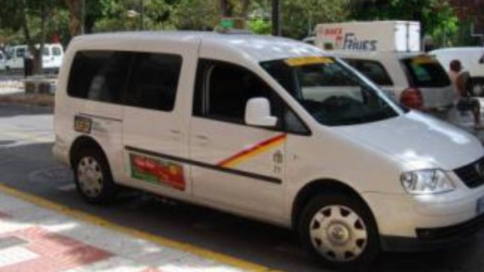 El tribunal da marcha atrás en Orihuela y aprueba a los 22 aspirantes a taxista El tribunal da marcha atrás en Orihuela y aprueba a los 22 aspirantes a taxista