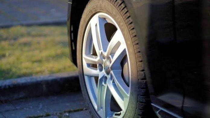 Kilómetros seguros_ Lo que tus neumáticos intentan decirte sobre el rendimiento de tu coche Kilómetros seguros: Lo que tus neumáticos intentan decirte sobre el rendimiento de tu coche
