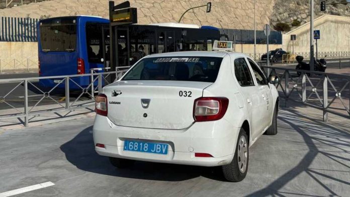 Los taxis de Ceuta estrenan un sistema de reservas por WhatsApp Los taxis de Ceuta estrenan un sistema de reservas por WhatsApp