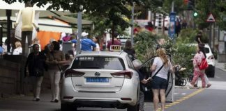 Los taxis de Ourense recuperan la parada de San Lázaro Los taxis de Ourense recuperan la parada de San Lázaro