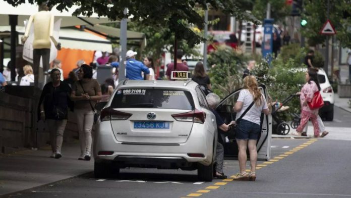 Los taxis de Ourense recuperan la parada de San Lázaro