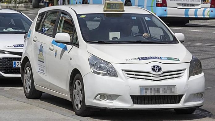 Los taxistas de Santander recurren la Zona de Bajas Emisiones por equiparar taxis y VTC