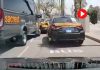 Un Minibus pierde el control y choca con dos taxis en Barcelona Una furgoneta VTC pierde el control y choca con dos taxis en Barcelona