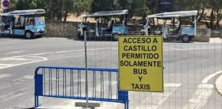 El PSOE denuncia que los tuctucs acceden al castillo de Santa Bárbara pese a la prohibición El PSOE denuncia que los tuctucs acceden al castillo de Santa Bárbara pese a la prohibición