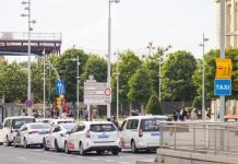 El festival Monegros deja a Lleida sin taxis durante horas por la alta demanda El festival Monegros deja a Lleida sin taxis durante horas por la alta demanda